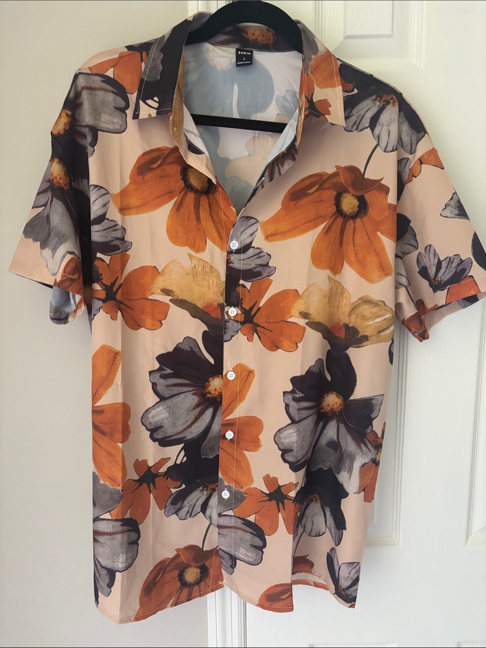 SHEIN Peach Floral Short-Sleeve Button-Up Shirt with Orange and Gray Blooms